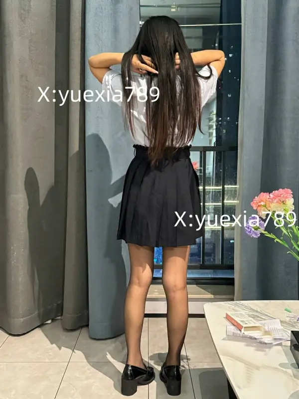 玥下@yuexia789 – 新作 [288门槛] 17分钟  金主 [11P+2V/859MB]