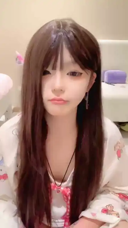 新人学妹【爱妃】收费房 [7V/3.17G]