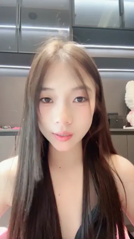 甜美校花【吧啦】收费大秀 看了一晚上睡不着 [6V/2.37G]