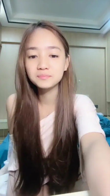 蜜臀美少女让人欲罢不能【欣欣子】[8V/3.26G]