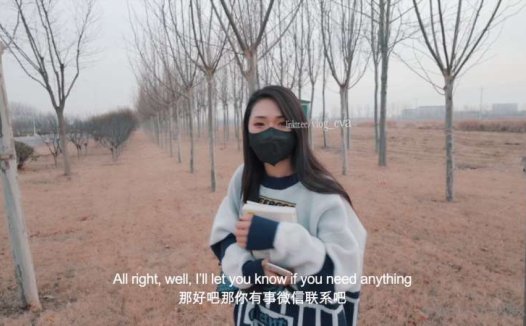 eva伊娃 被街头摄影师约拍JK装 [1V/998M]